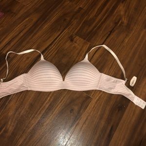 NEW Victoria’s Secret lined no wire bra
